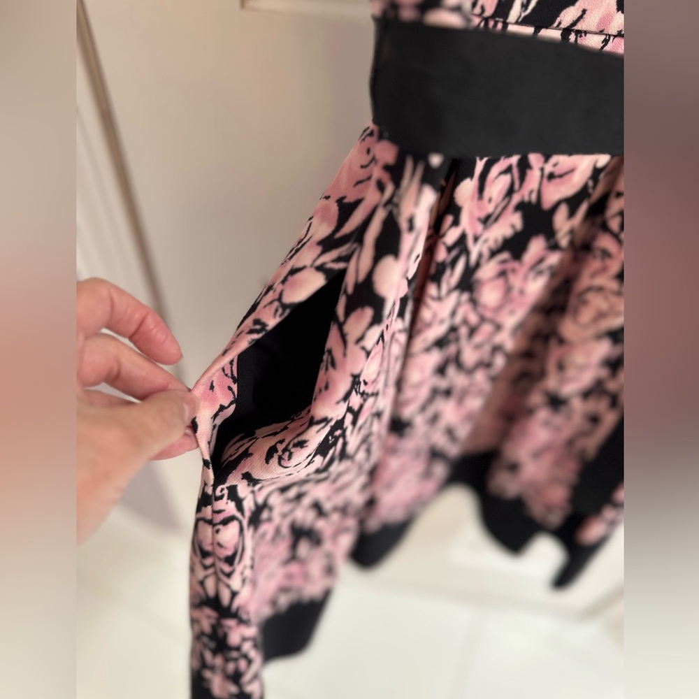 LUXE by Carmen Marc Pink Roses 💗🌹 dress, back zipper. Black Belt💖Easter dress - Picture 3 of 11